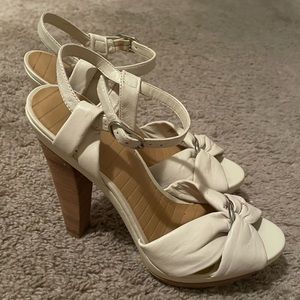 Gianni Bini strappy platform sandals